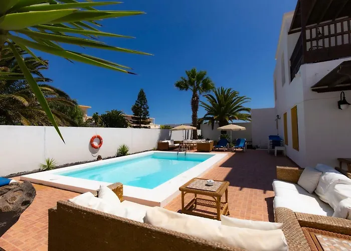 Reina Villa Costa Teguise