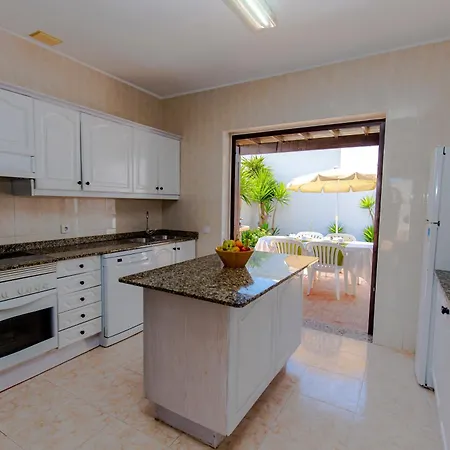 Reina Коста-Тегисе